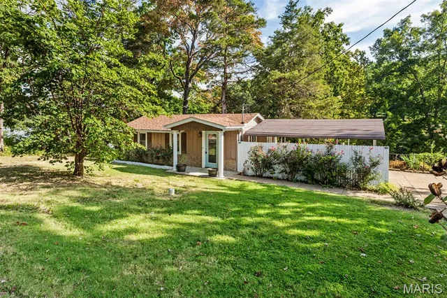 4313 Dock Dr, De Soto, MO 63020