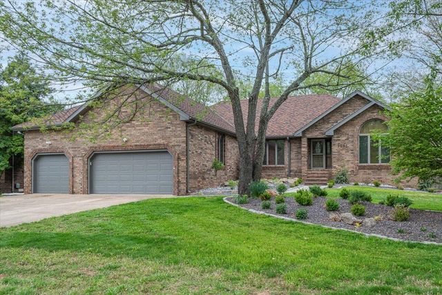 1941 East Lakewood Place, Springfield, MO 65804