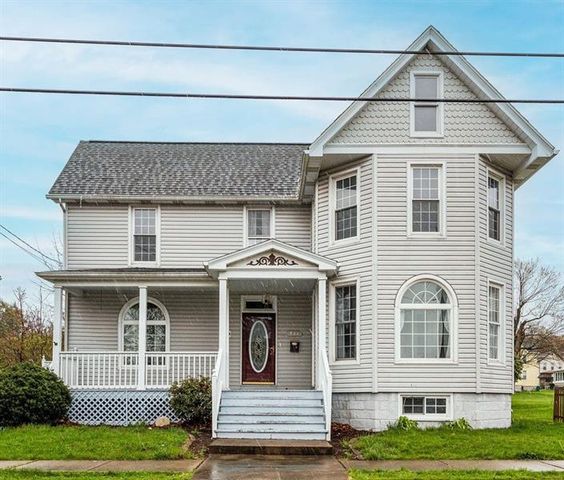 411 W  2nd Ave, Derry, PA 15627