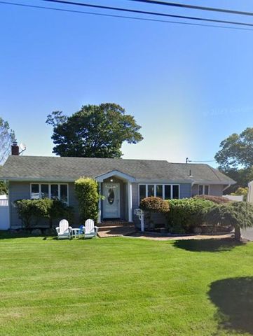 Address Not Disclosed, East Northport, NY 11731