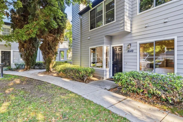 1640 Parkview Green Cir, San Jose, CA 95131