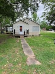 355 8th St, West Columbia, TX 77486