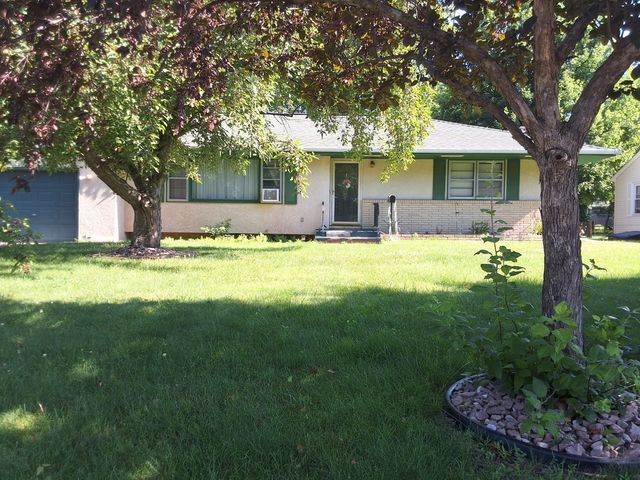 330 10th Ave SW, Cambridge, MN 55008