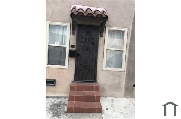 5205 S  Hoover St, Los Angeles, CA 90037