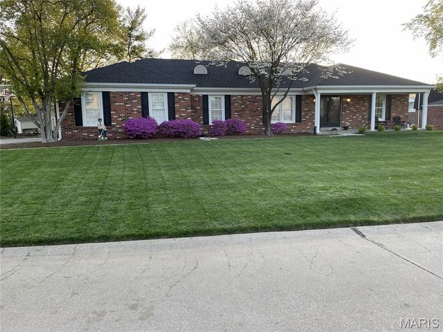 315 Prince Towne Dr, Saint Louis, MO 63141