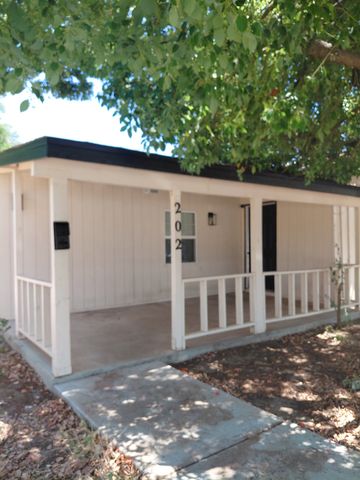 220 S  Dode Ave, Farmersville, CA 93223