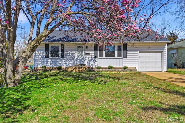 613 Jasmin Dr, Saint Louis, MO 63122