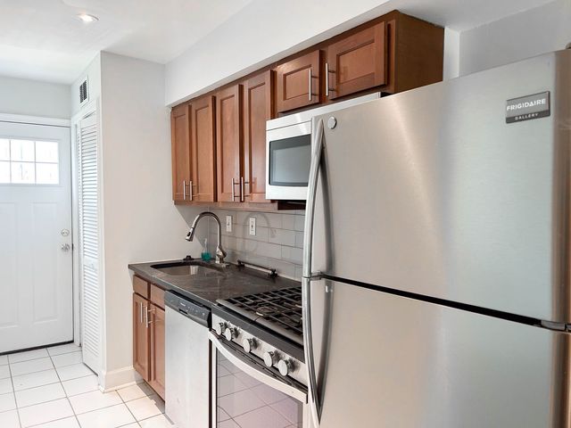 1272 16th St   NE #A, Washington, DC 20002