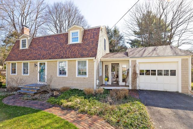 3 Hoover Rd, Hingham, MA 02043