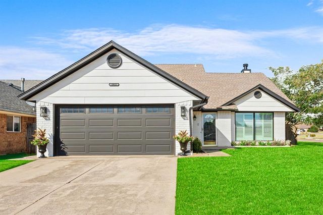 1812 Honeysuckle Ln, Midwest City, OK 73130