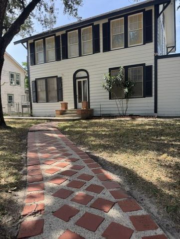 704 W  Richard Ave #B2, Kingsville, TX 78363