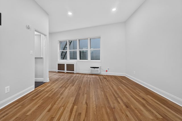 306 W  47th St #1A, New York, NY 10036