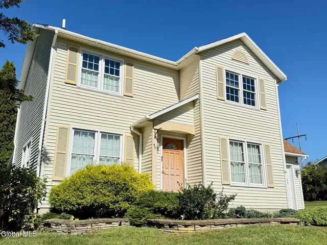 46 Albany Street, Hoosick Falls, NY 12090