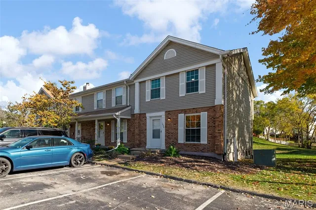1020 Mersey Bend Dr, Saint Louis, MO 63129