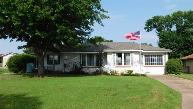 112 N  12th St, Ponca City, OK 74601