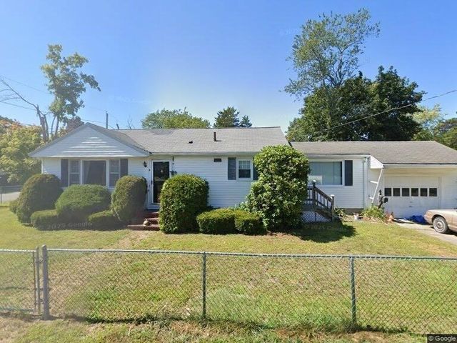 6 Macdougall Ct, Weymouth, MA 02190