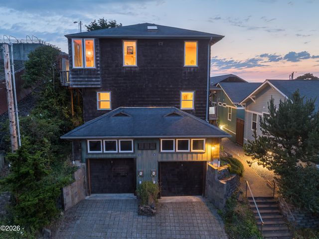 225 NW Brook St #A, Newport, OR 97365