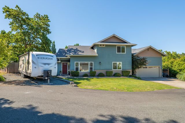 149 NW Sunday Dr, Grants Pass, OR 97526