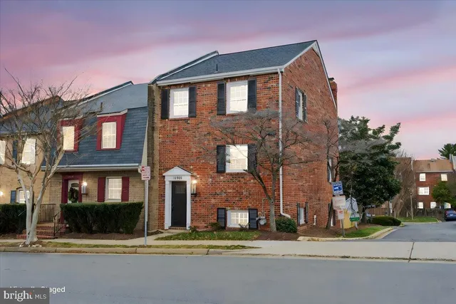 10400 Whitehead St, Fairfax, VA 22030