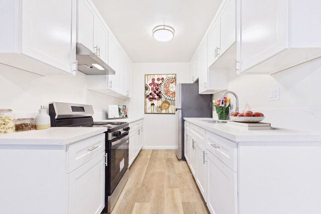 8811 & 8825 Woodman Ave, Pacoima, CA 91331