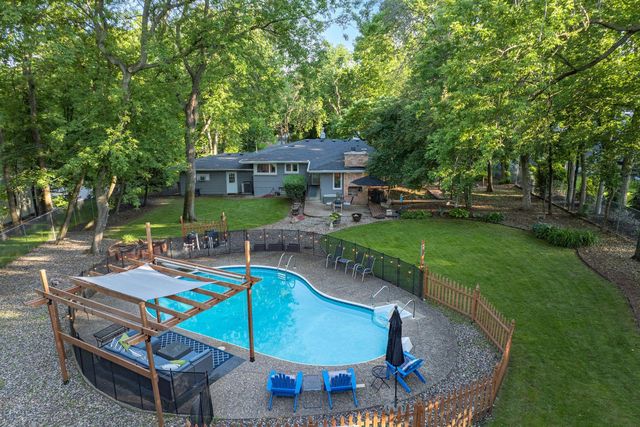 18150 Honeysuckle Ln, Deephaven, MN 55391