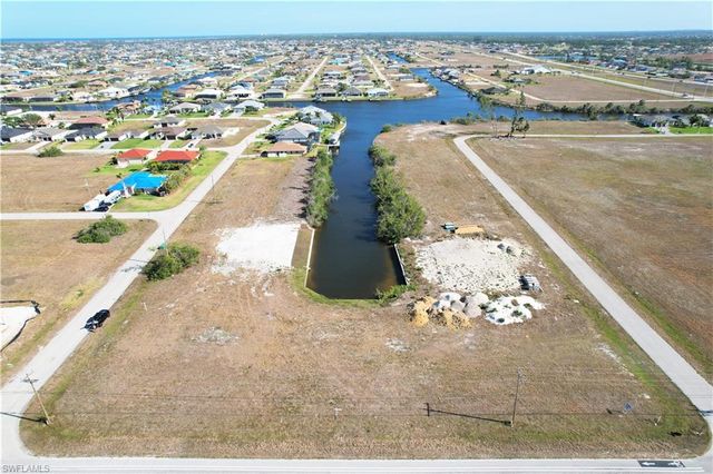 815 NW 33rd Pl, Cape Coral, FL 33993