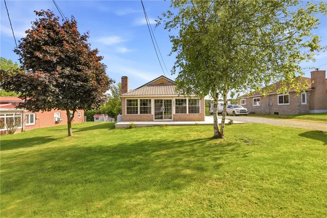 1453 Pitt St, Jennerstown, PA 15547