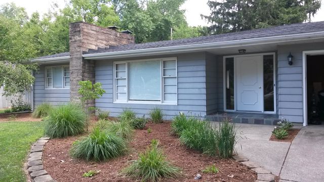 1279 Pontiac Rd, Benton Harbor, MI 49022