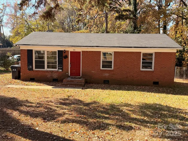 828 Tennyson Dr, Charlotte, NC 28208