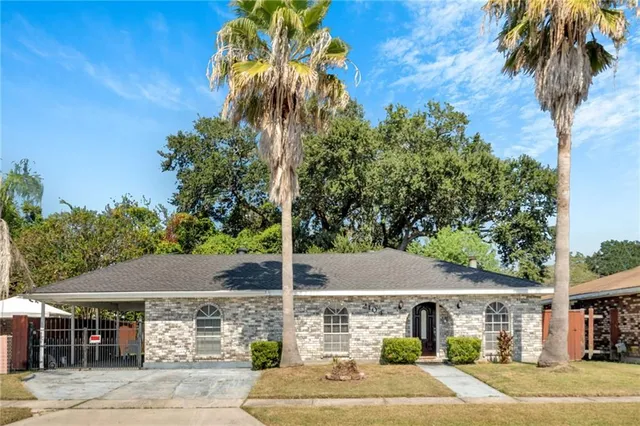 2104 Delta Queen Dr, Violet, LA 70092