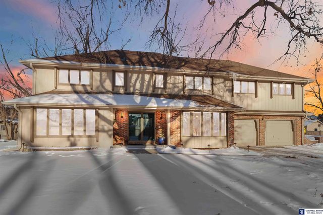 5627 Oak Hills Dr, Omaha, NE 68137