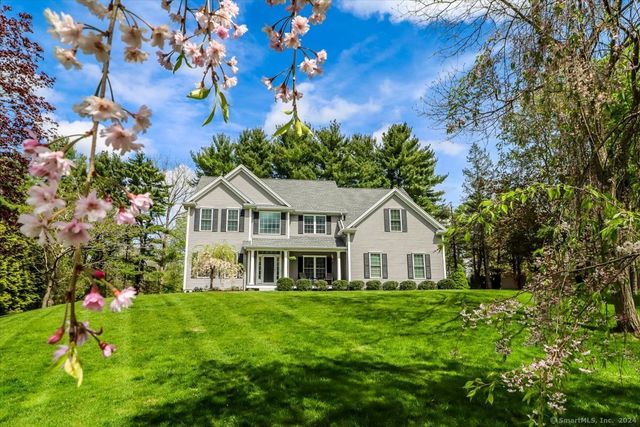 31 Great Hill Rd, Newtown, CT 06470