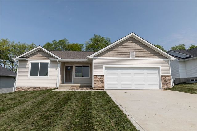 5580 Pine Valley Dr, Pleasant Hill, IA 50327