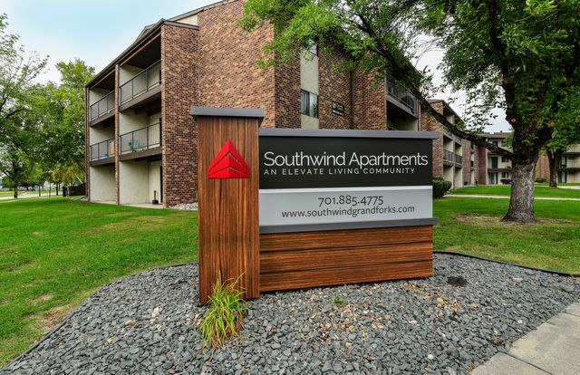2450 30th Ave S #224, Grand Forks, ND 58201