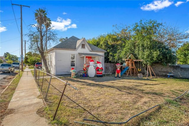 27175 Pacific St, Highland, CA 92346