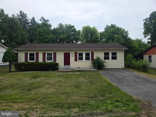 65 Hawthorne Ave, Martinsburg, WV 25401