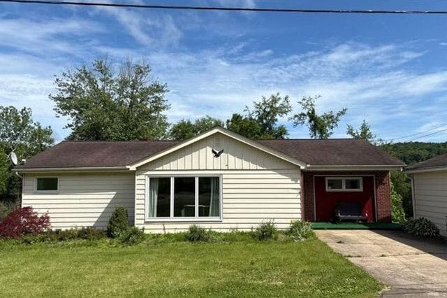 295 Adams Ln, Rayland, OH 43943