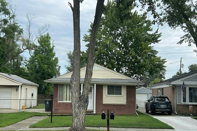 33464 Beechnut St, Westland, MI 48186
