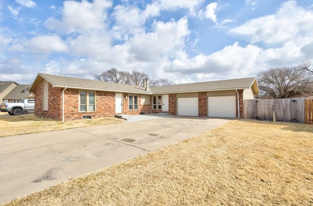 2130 S  White Oak Cir, Wichita, KS 67207