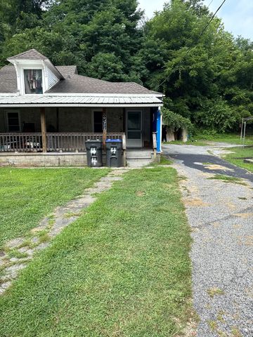 320 Strode Ave #4, Coatesville, PA 19320