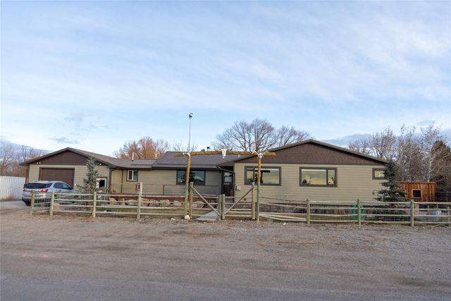 307 7th St SW, Choteau, MT 59422