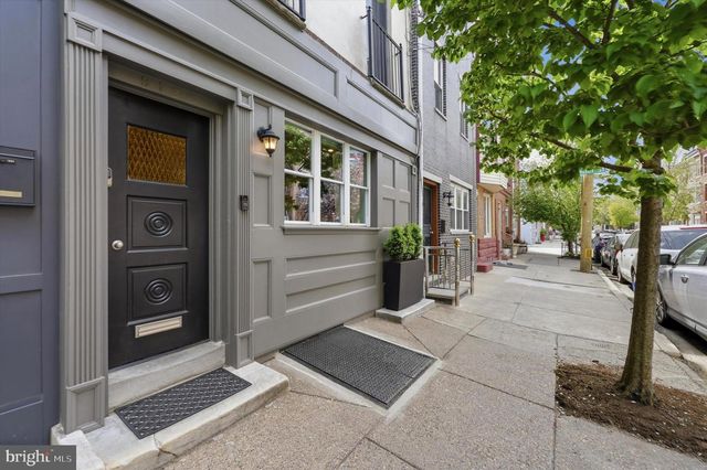 913 S  10th St, Philadelphia, PA 19147