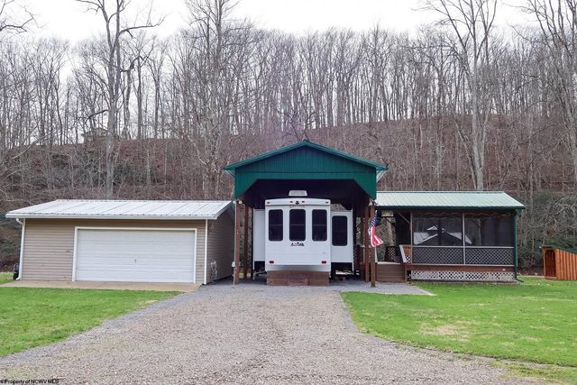 109 Palmer Dr, Bruceton Mills, WV 26525