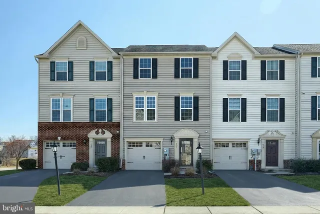 421 Charles Ave, Hanover, PA 17331