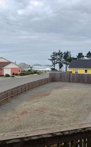 120 Whaleview Ct, Crescent City, CA 95531