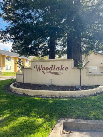 107 Woodlake Dr, Santa Rosa, CA 95405