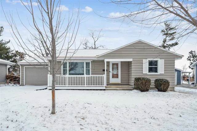 2407 Teresa Dr SW, Cedar Rapids, IA 52404