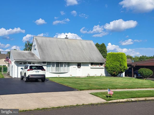 18 Cleft Rock Rd, Levittown, PA 19057