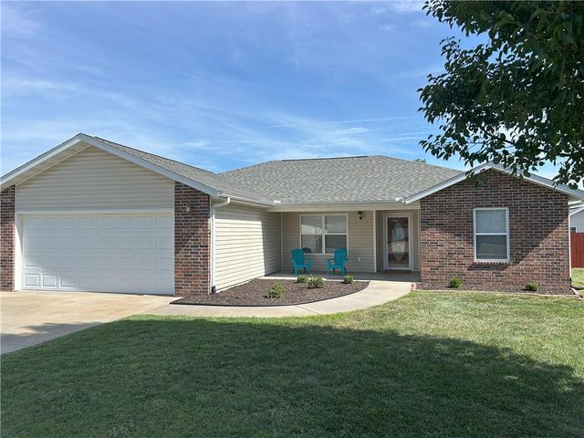 130 W  Hardin Dr, Nevada, MO 64772