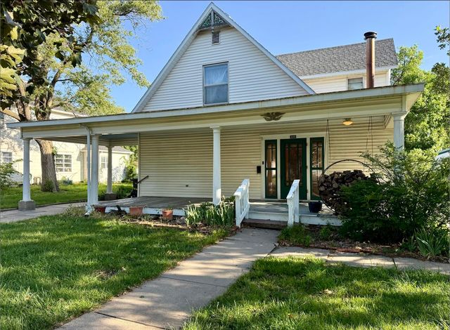 306 W  Nemaha St, Blue Hill, NE 68930
